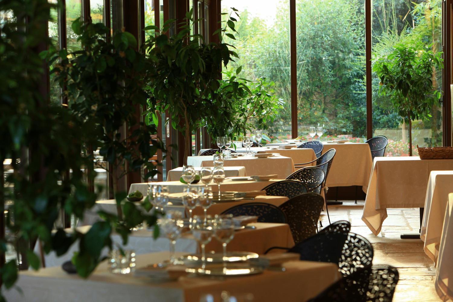 Hotel & Restaurants - Maison Chabran Pont-de-lʼIsère Restoran fotoğraf